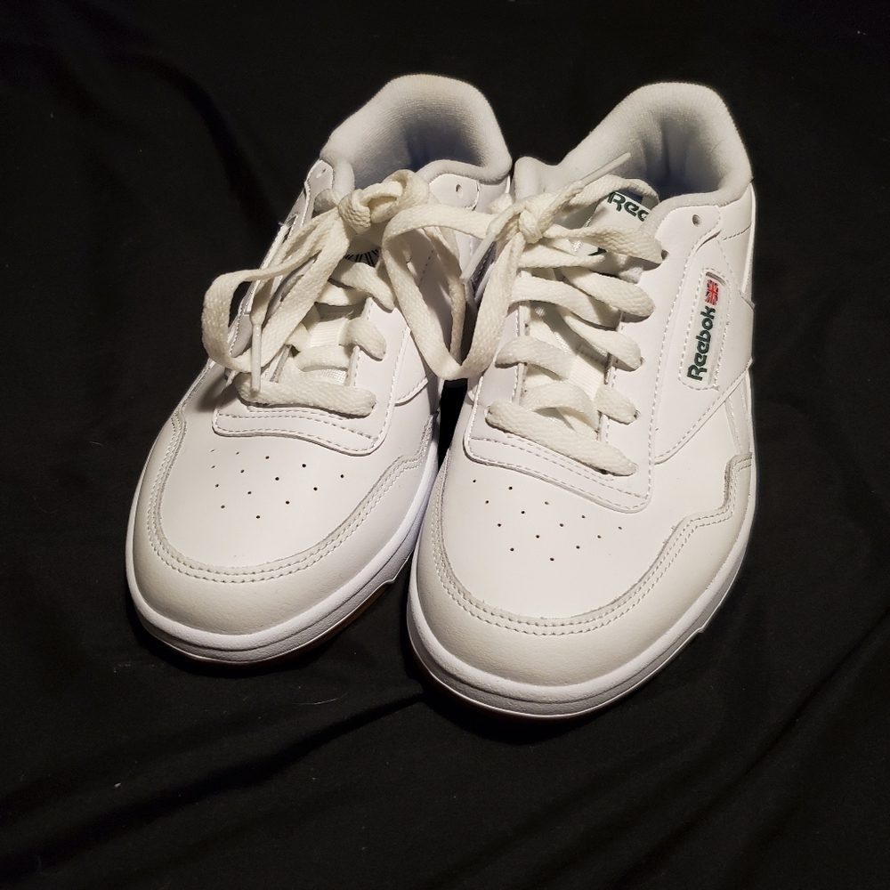 Brand new white reeboks size 7
